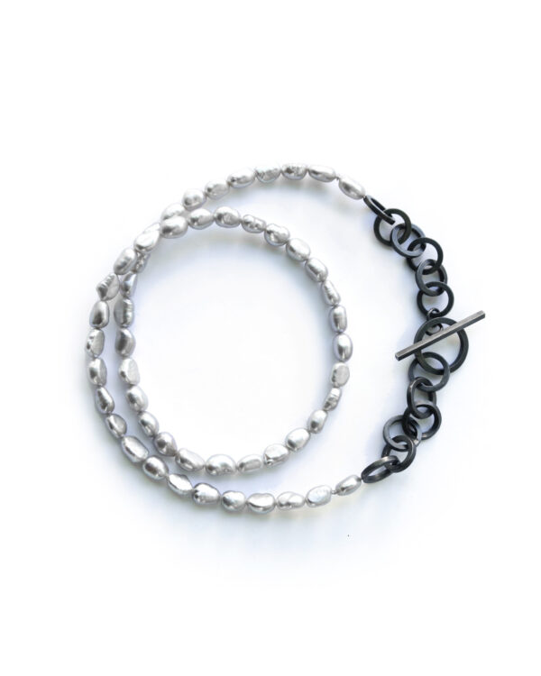 CHAINING PEARL NECKLACE