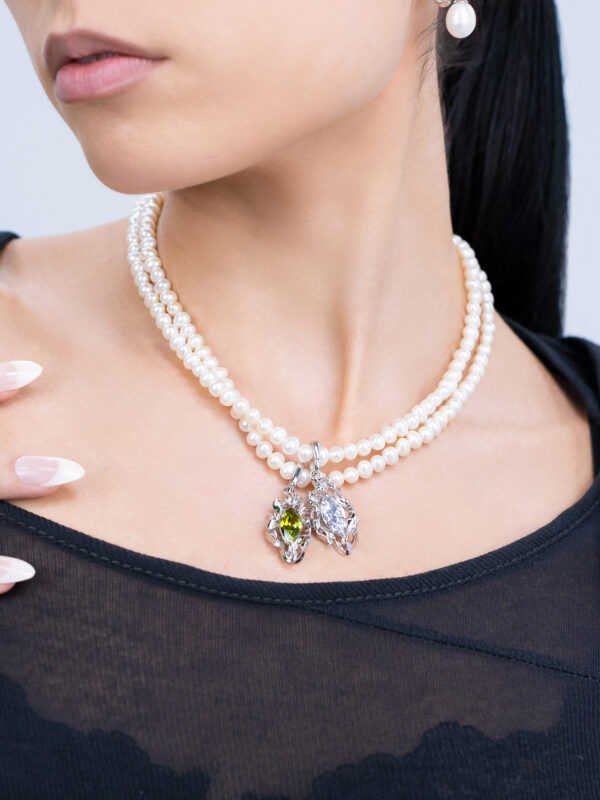 SCORCH WHITE GEM WITH BABY PEARL NECKLACE - Image 4
