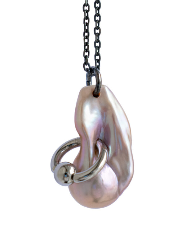 BAROQUE PEARL PIERCED – β