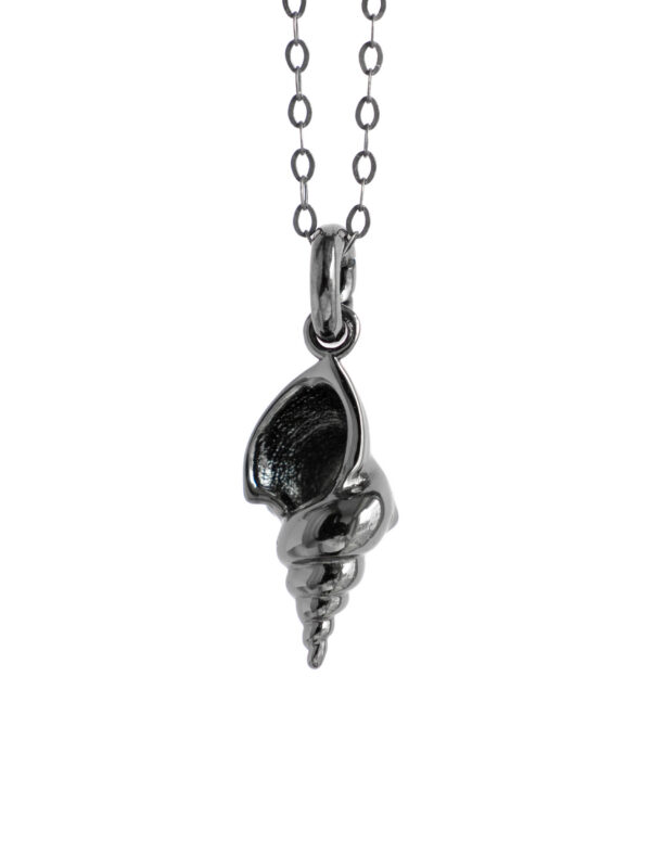 NIGHT SHELL NECKLACE - BLACK