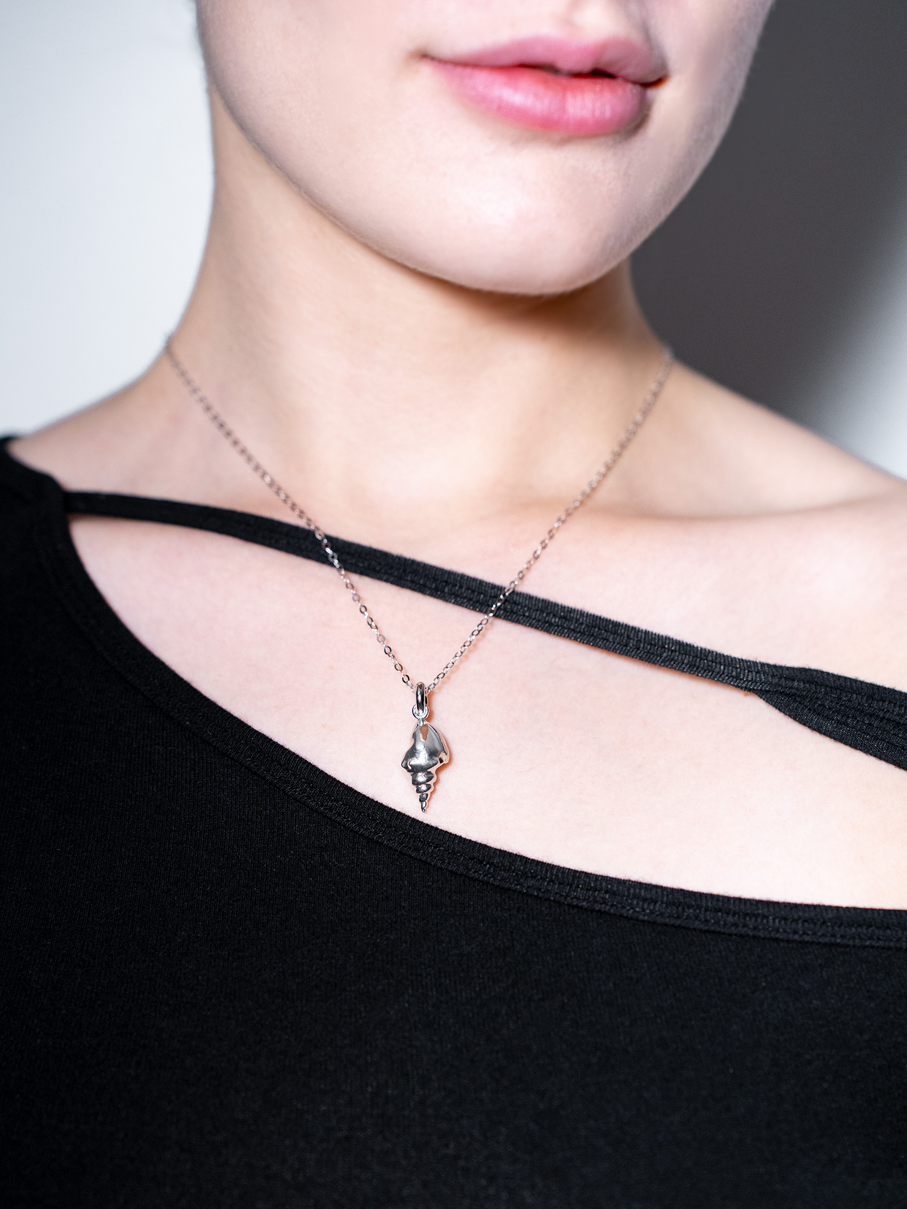 NIGHT SHELL NECKLACE - RHODIUM - Image 2