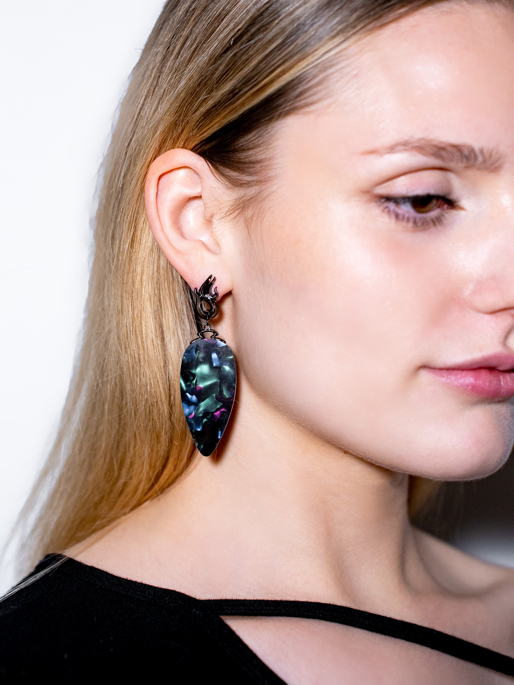 CHÖNYI EARRINGS - DARK COSMIC DROP - BLACK VERMEIL - Image 3