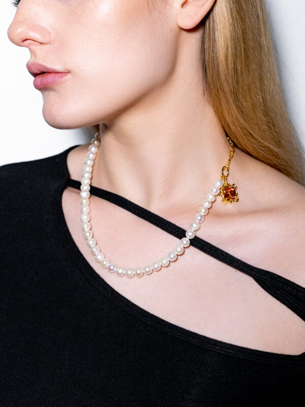 ĀLOKA PEARL NECKLACE WITH CHAMPAGNE GEM - GOLD - Image 3