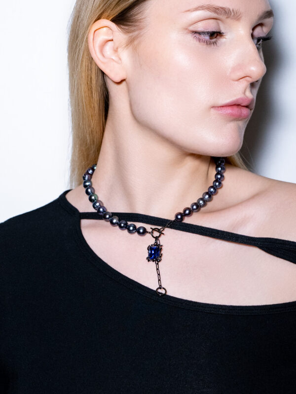 GRAND ORPHEUS BLACK PEARL NECKLACE WITH MIDNIGHT BLUE GEM - Image 4