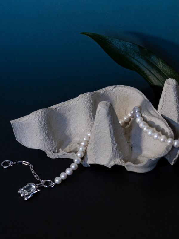 KYENAY PEARL NECKLACE WITH CLEAR GEM - Image 4