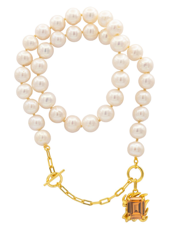 GRAND ĀLOKA PEARL NECKLACE WITH CHAMPAGNE GEM – GOLD