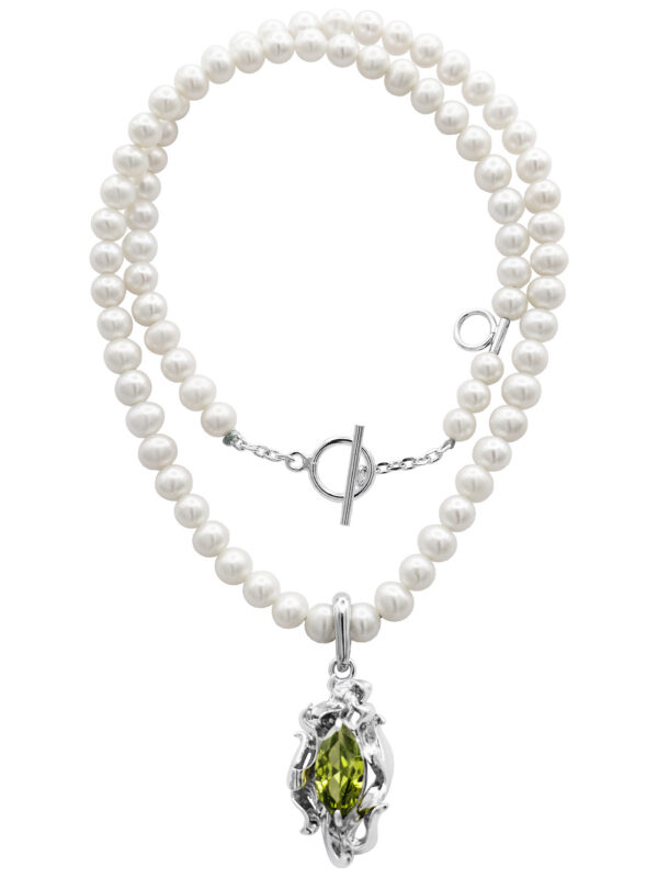 SCORCH OLIVE GEM WITH BABY PEARL NECKLACE