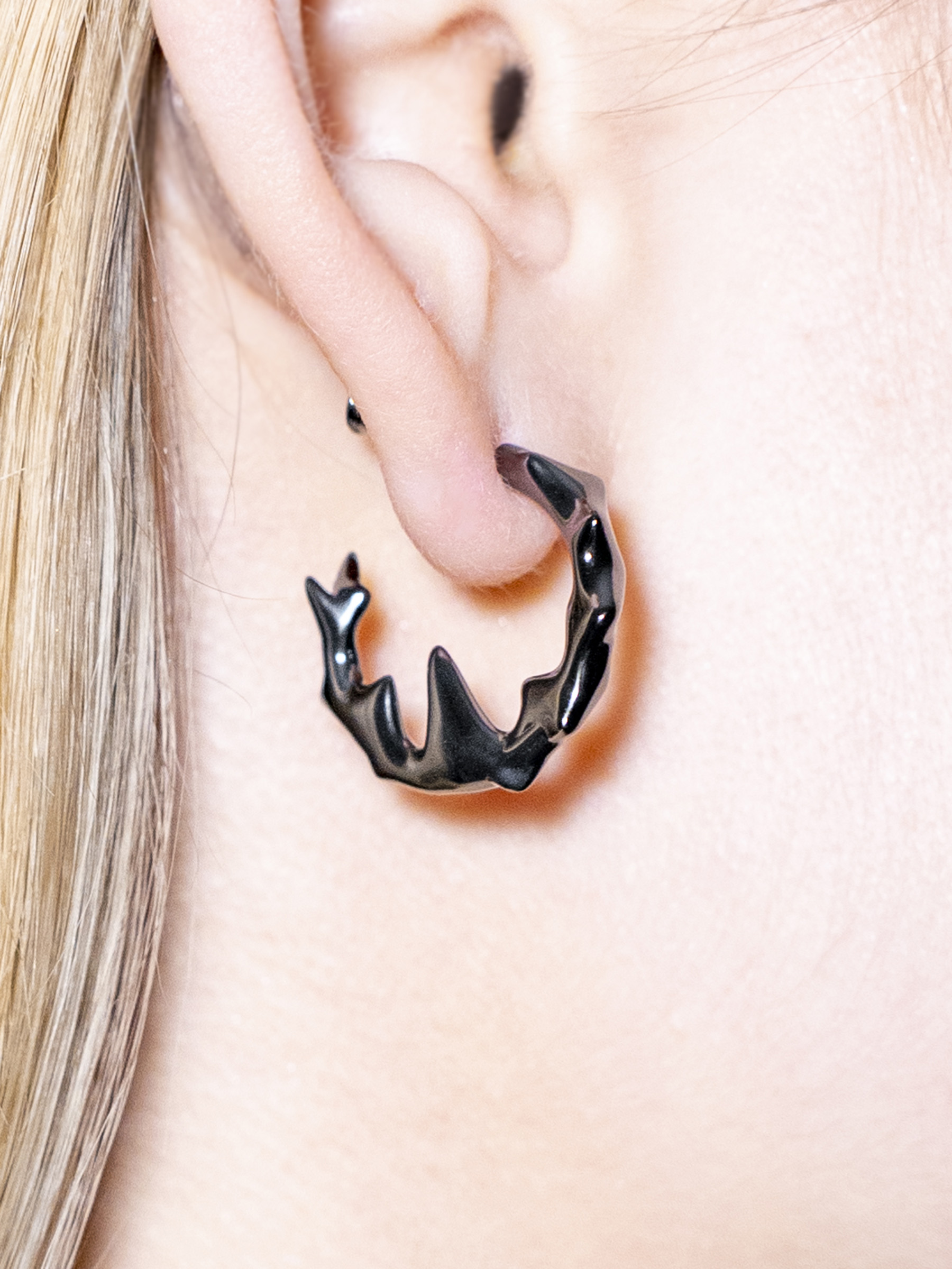 CHIKHAI HOOP - BLACK VERMEIL - Image 2